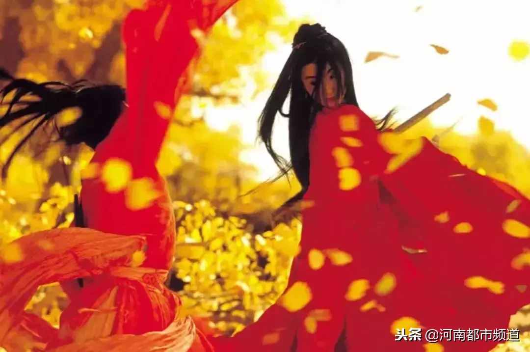 這對(duì)戀人躲在荒漠40年，妻子去世后他做了一個(gè)決定，感動(dòng)數(shù)人……