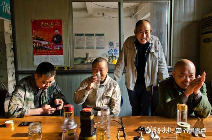熱電公司設備大檢修，檢修工人一絲不茍