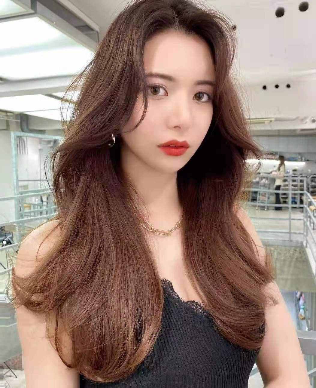 “生活色”不香嗎？別再漂發(fā)了，試試這些時(shí)尚減齡又顯白的發(fā)色吧