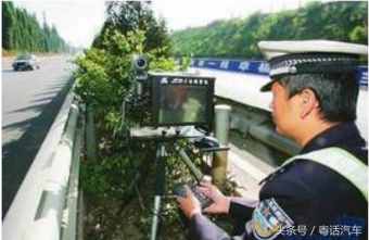 交警提醒：車主注意，“區(qū)間測速”這樣測，不想被抓拍的看看！