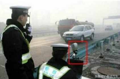 交警提醒：車主注意，“區(qū)間測速”這樣測，不想被抓拍的看看！