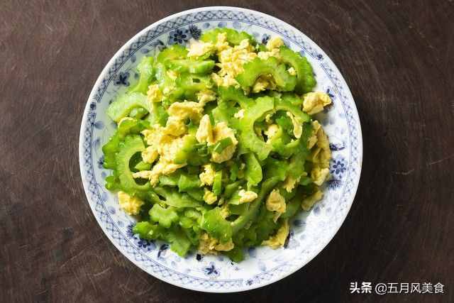 它小名叫花姑娘，菜籃子里的君子菜，入夏常吃苦瓜消暑又下火