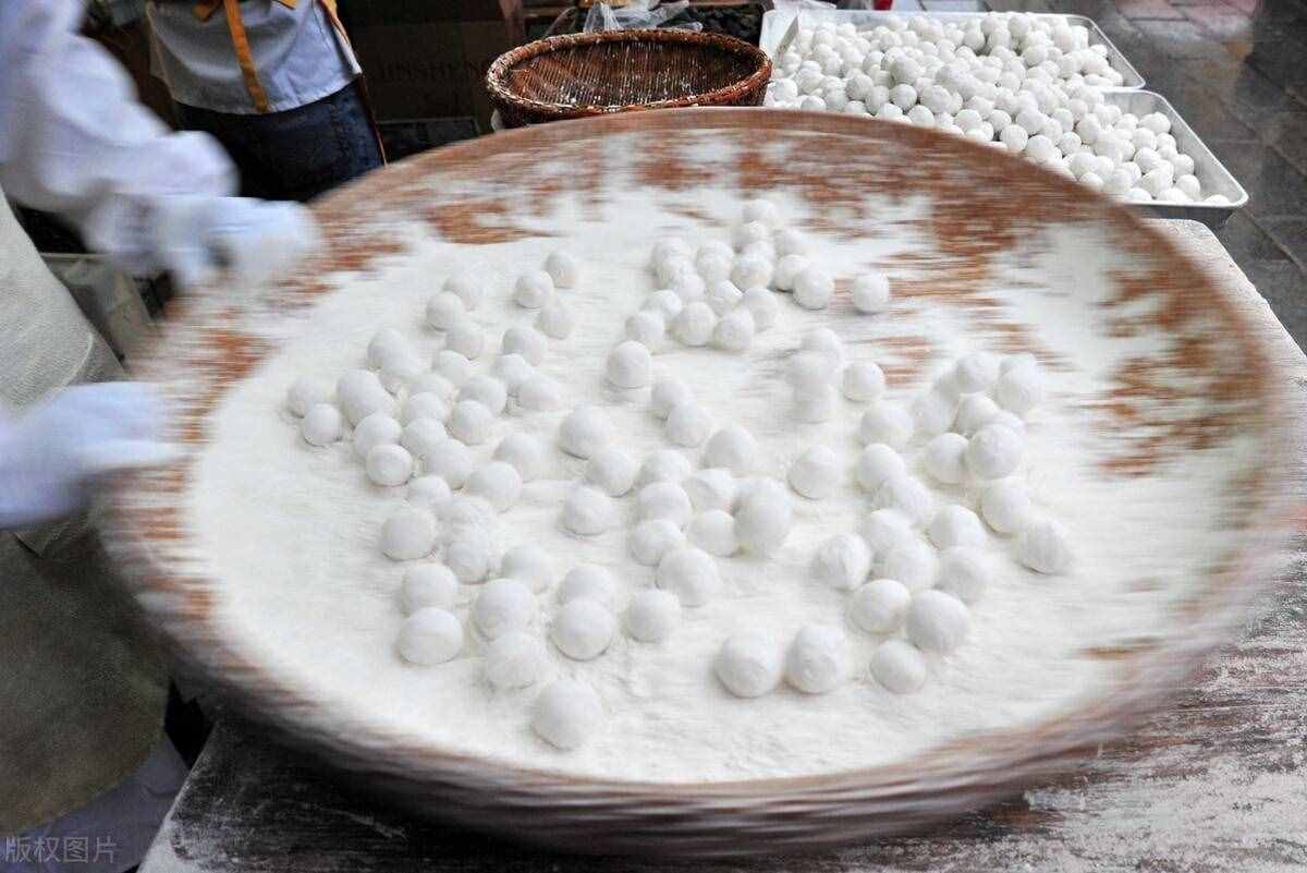 南湯圓北元宵，湯圓和元宵是一種東西嗎？很多人分不清
