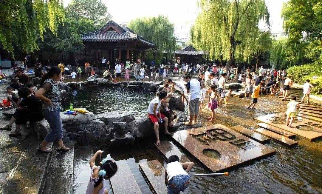 濃眉大眼的濟南，卻也有精致嫵媚的風骨；且看文人墨客眼中的濟南