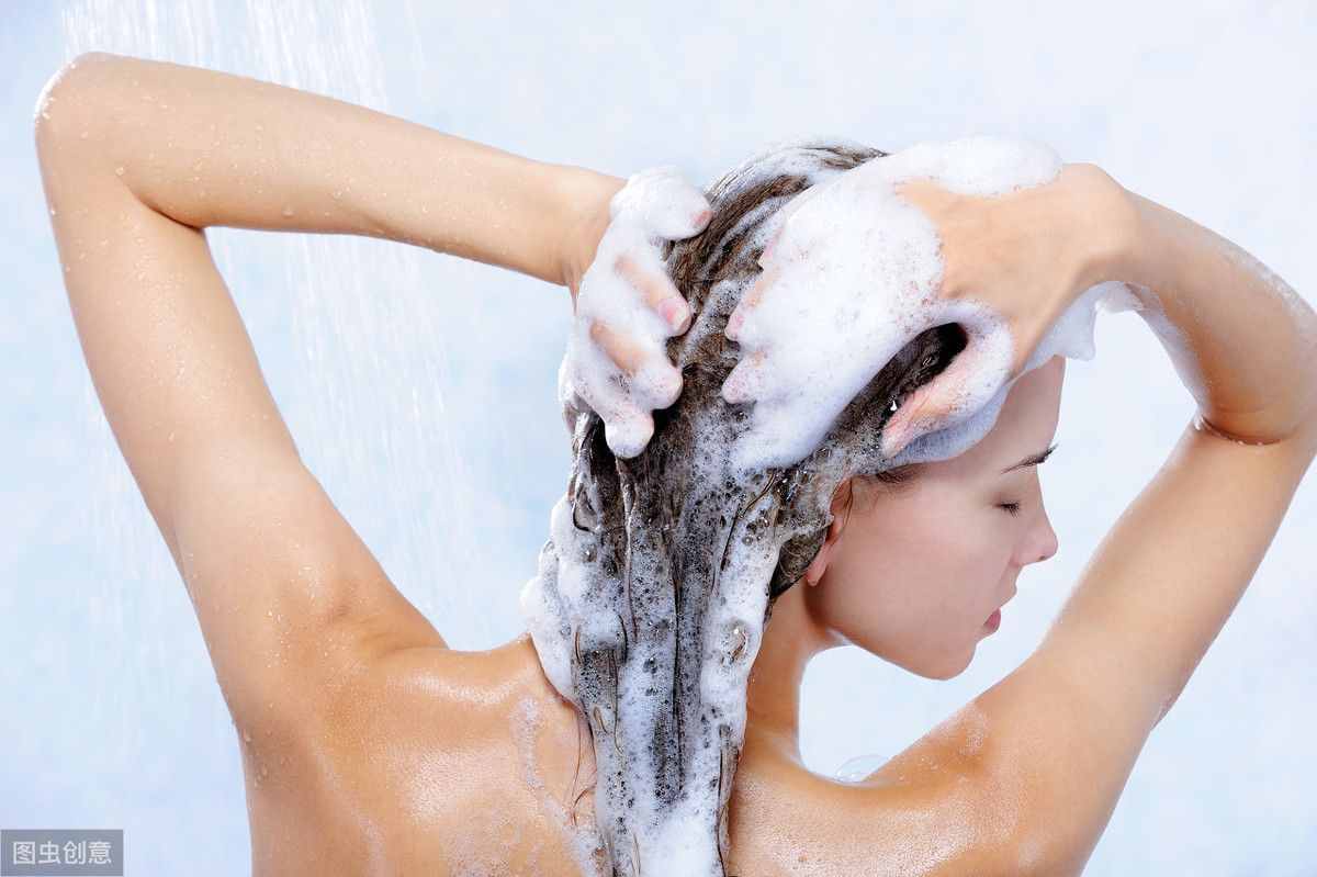 “洗發(fā)水”英文叫“shampoo香波”，那“沐浴露”用英語怎么說？