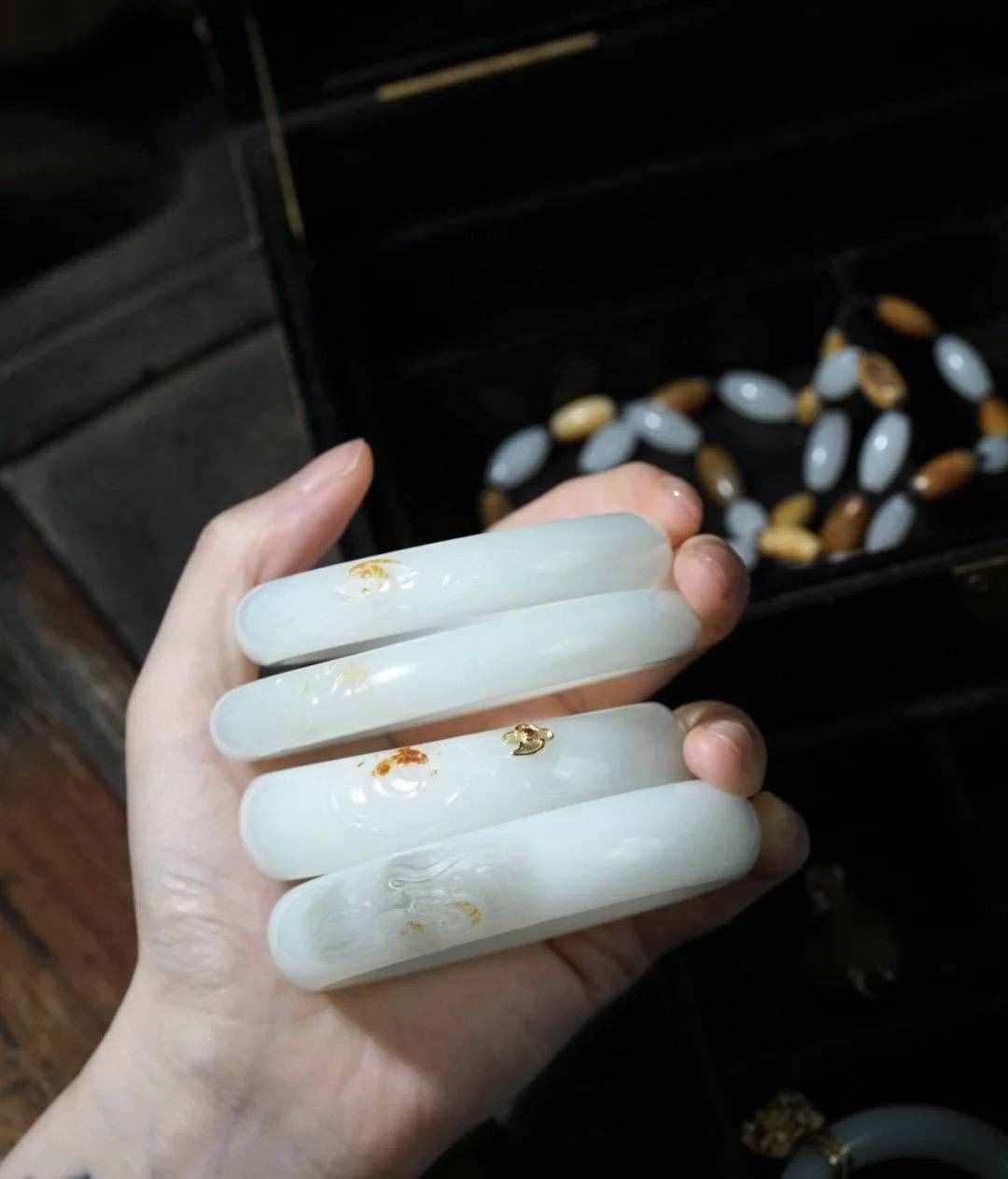 如何識(shí)別玉鐲子好壞，記住“三看三不要”，讓你選出鐘意的玉鐲