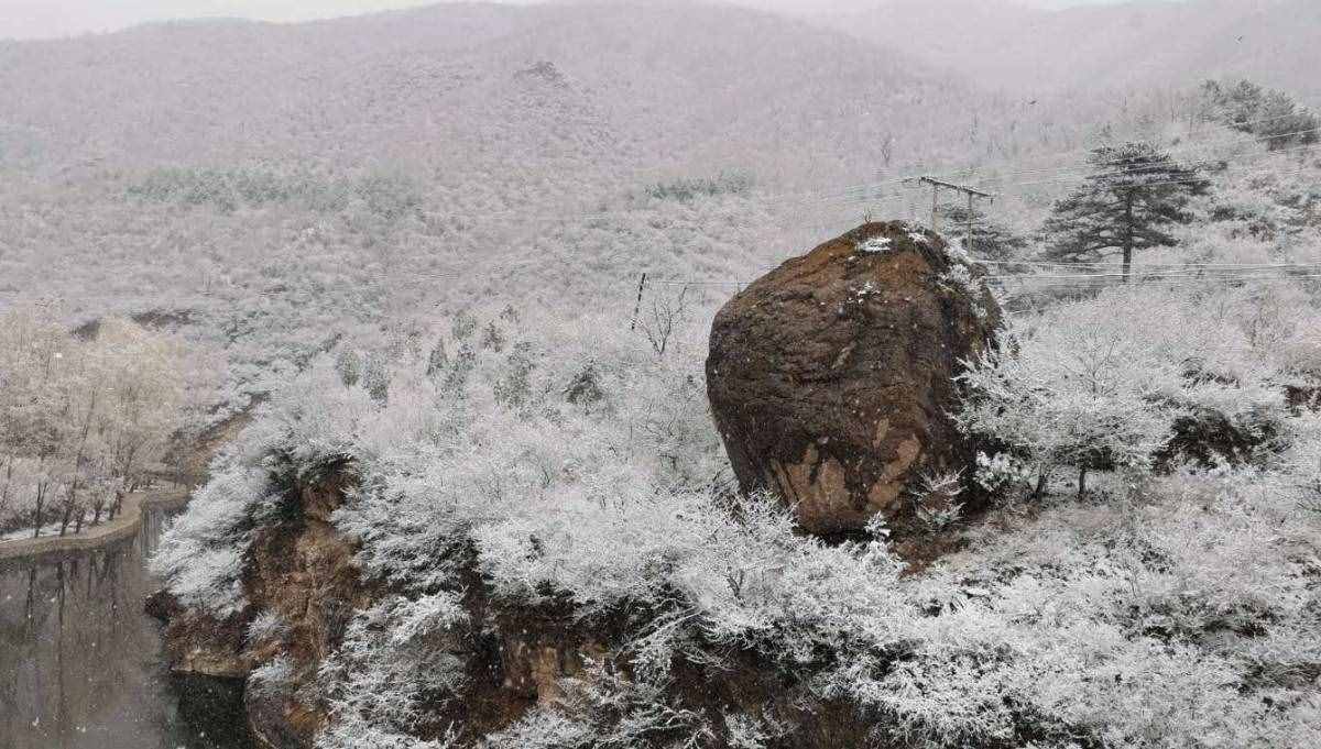 “首都屋脊”迎春雪，門頭溝這個村有如仙境