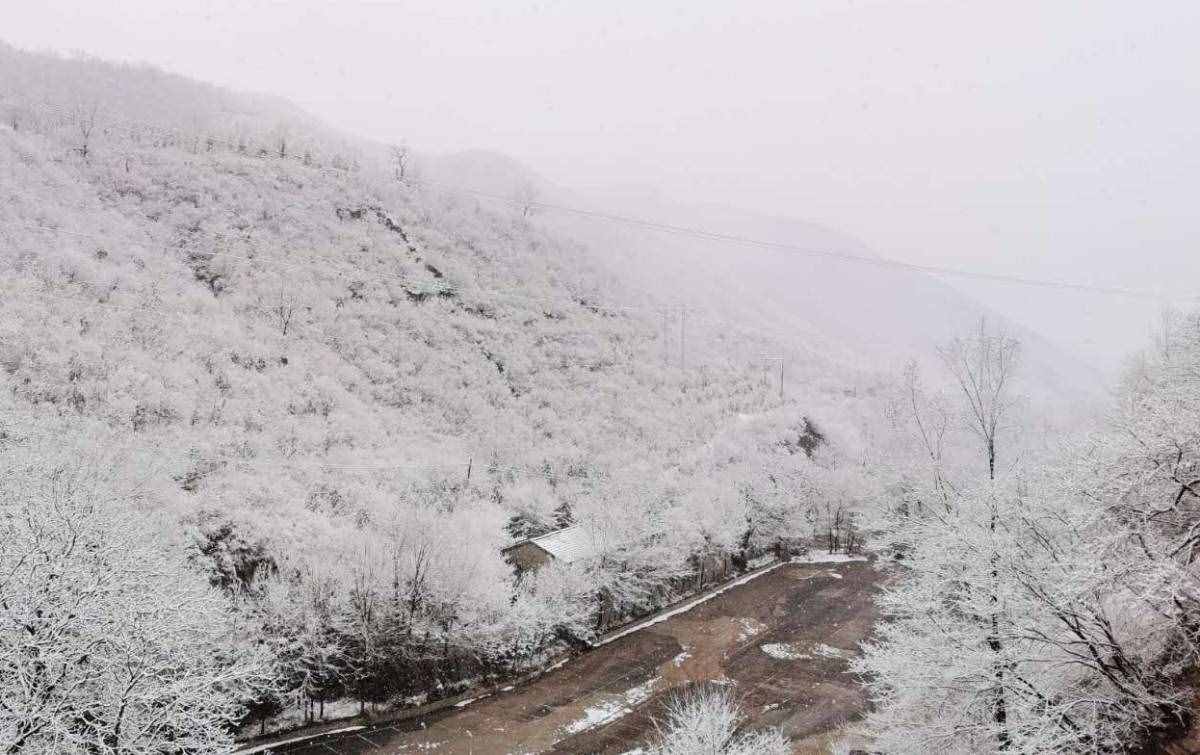 “首都屋脊”迎春雪，門頭溝這個村有如仙境