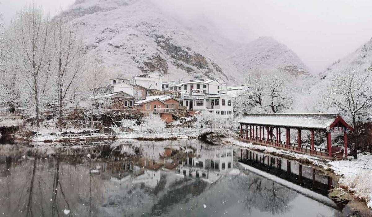 “首都屋脊”迎春雪，門頭溝這個村有如仙境