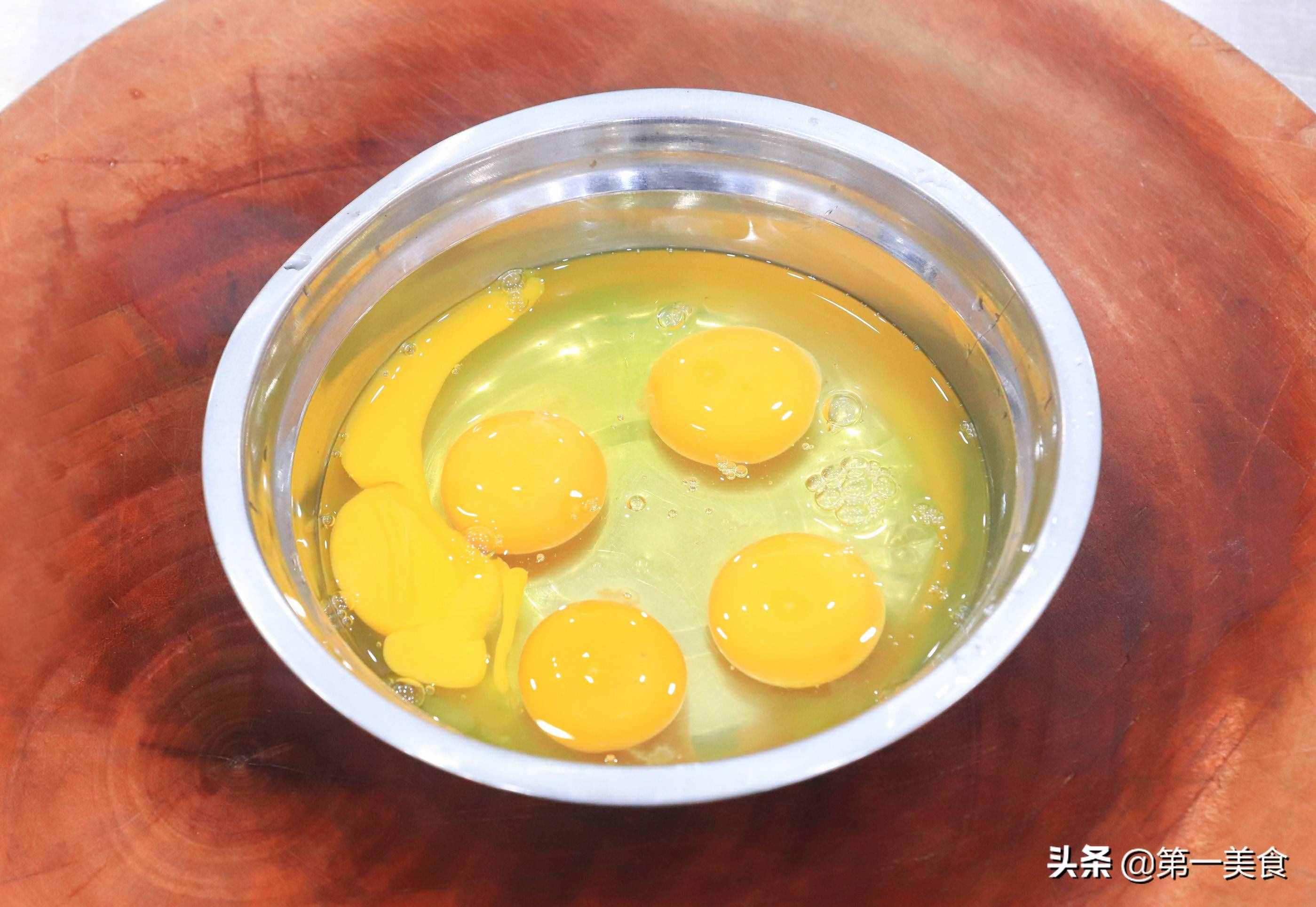 大廚教你西紅柿炒雞蛋的經(jīng)典做法，雞蛋鮮嫩不老，最大眾的家常菜