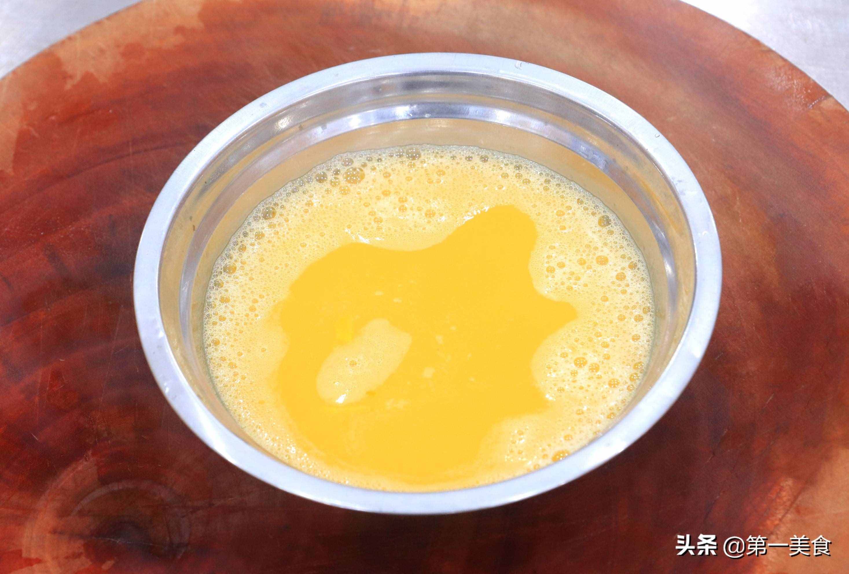 大廚教你西紅柿炒雞蛋的經(jīng)典做法，雞蛋鮮嫩不老，最大眾的家常菜