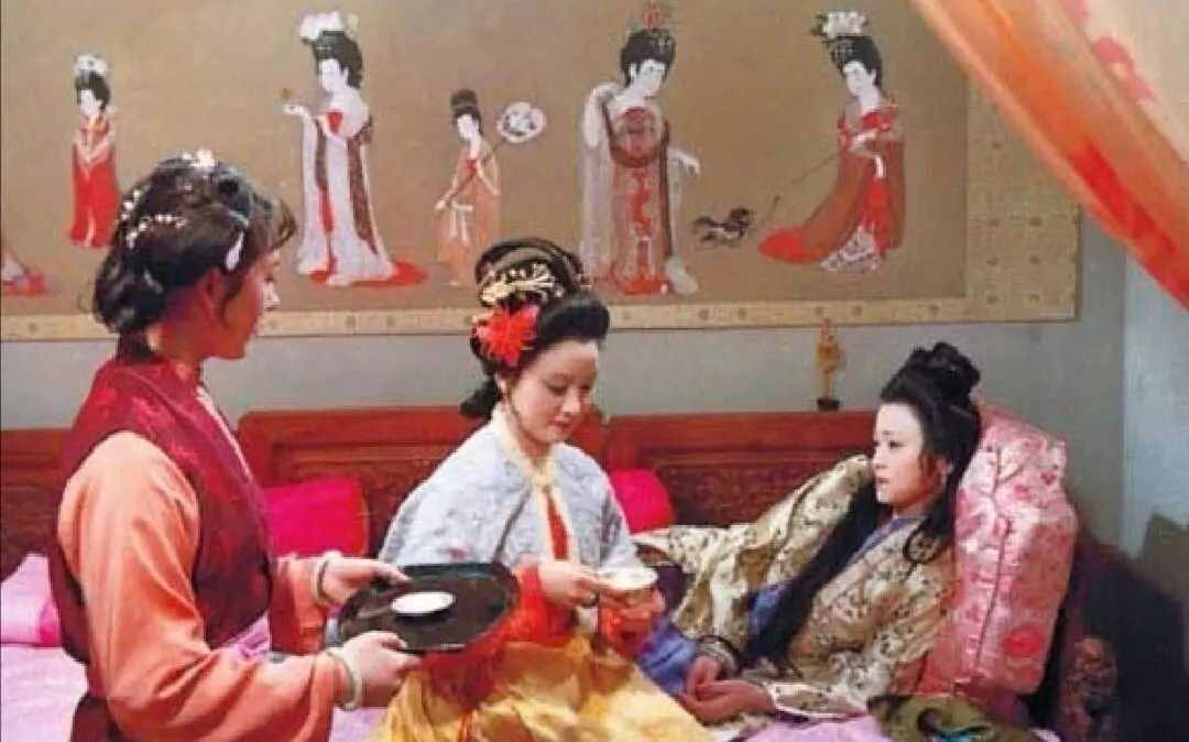 秦可卿原本不姓秦，她的親生父母是誰？兩個線索暴露了真相
