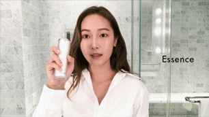 原來精華液不是直接涂？難怪涂了沒效果！快來看看正確的使用方法