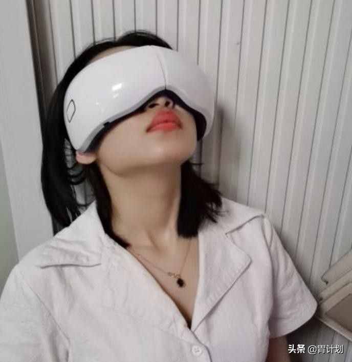 眼部保養(yǎng)好重要！懂得眼部保養(yǎng)的女人，過了40歲都不易顯老