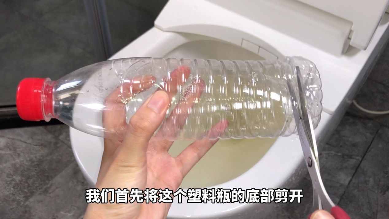 馬桶經(jīng)常堵塞？2種方法能快速疏通好，別白白花上百元請(qǐng)人通