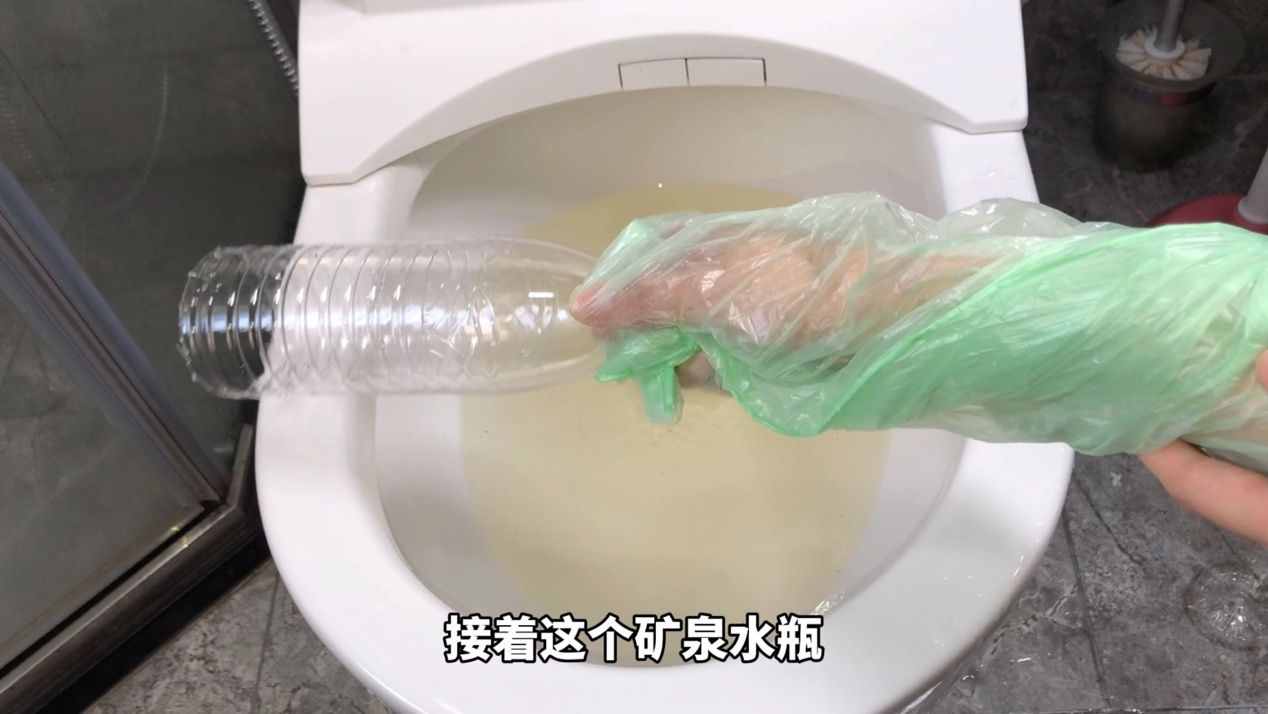 馬桶經(jīng)常堵塞？2種方法能快速疏通好，別白白花上百元請(qǐng)人通