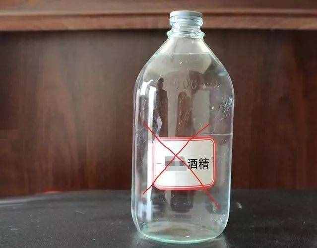 電視屏幕千萬別用酒精擦，教你一招，干凈不傷屏幕，還不落灰
