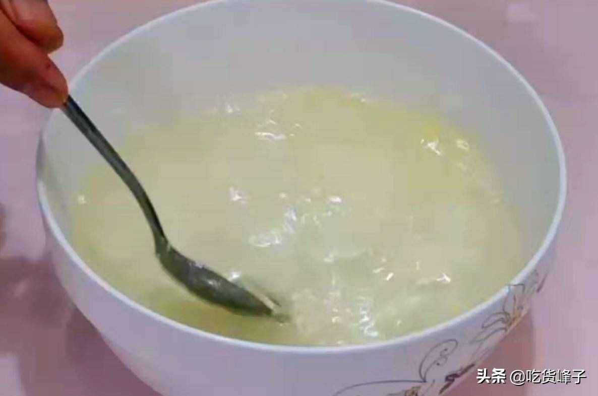 原來板栗殼難剝是用錯水，學會這個方法，去皮干凈不傷手