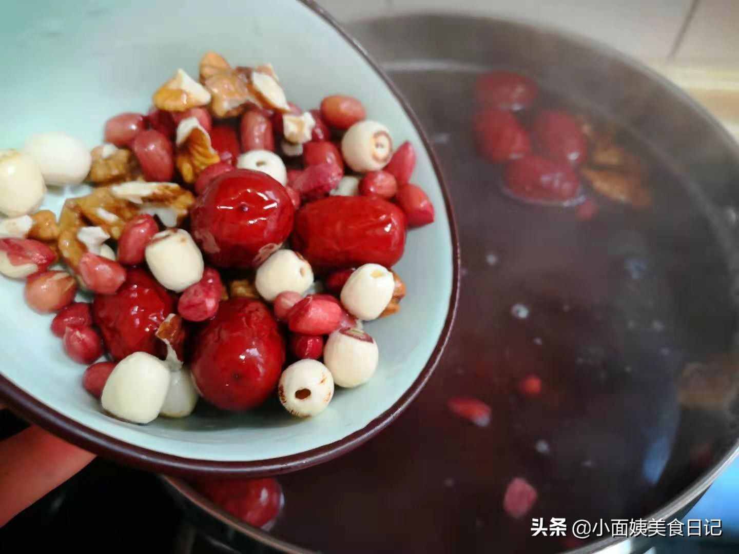 明天臘八節(jié)，教你傳統(tǒng)的臘八粥做法，滋養(yǎng)五臟，驅(qū)寒保暖好過冬