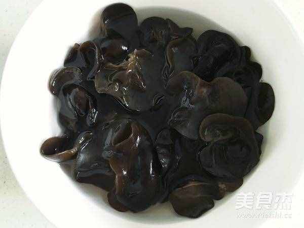 木耳炒肉的步驟