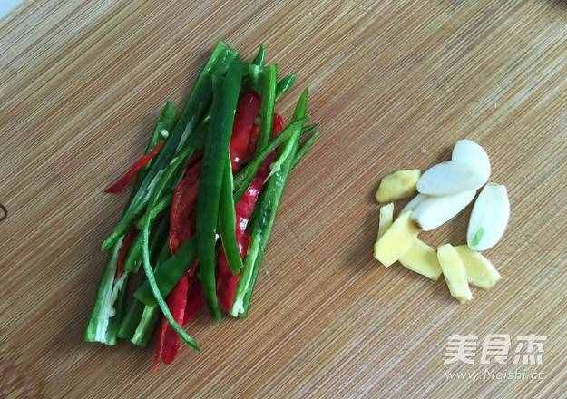 木耳炒肉的步驟