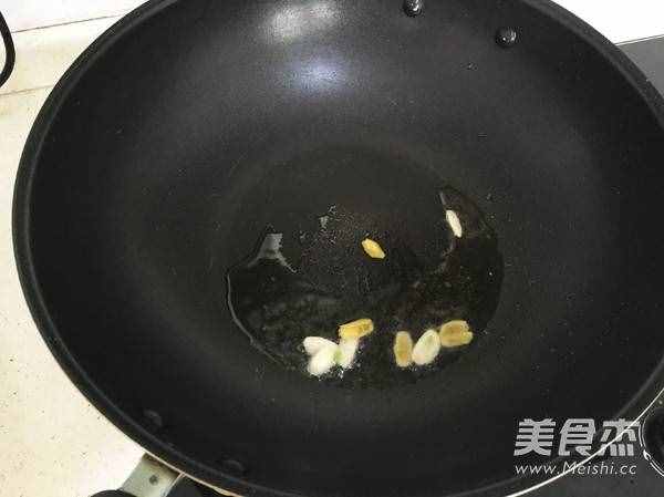 木耳炒肉的步驟