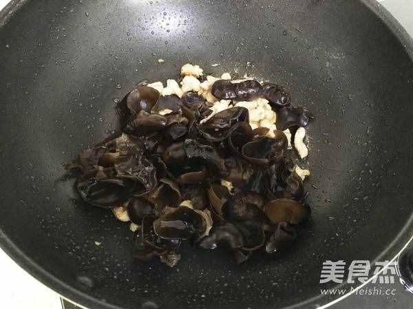 木耳炒肉的步驟