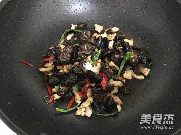 木耳炒肉的步驟