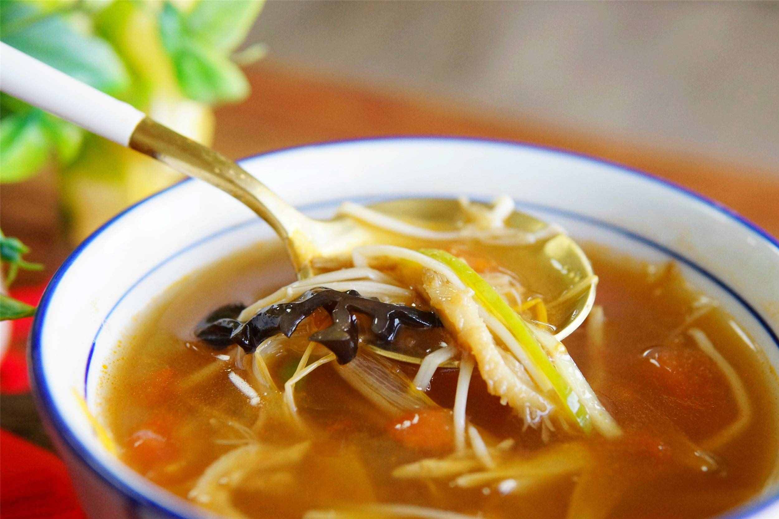 春節(jié)吃的油膩，教你做“酸辣肚絲湯”，酸辣開(kāi)胃，喝一次就忘不了