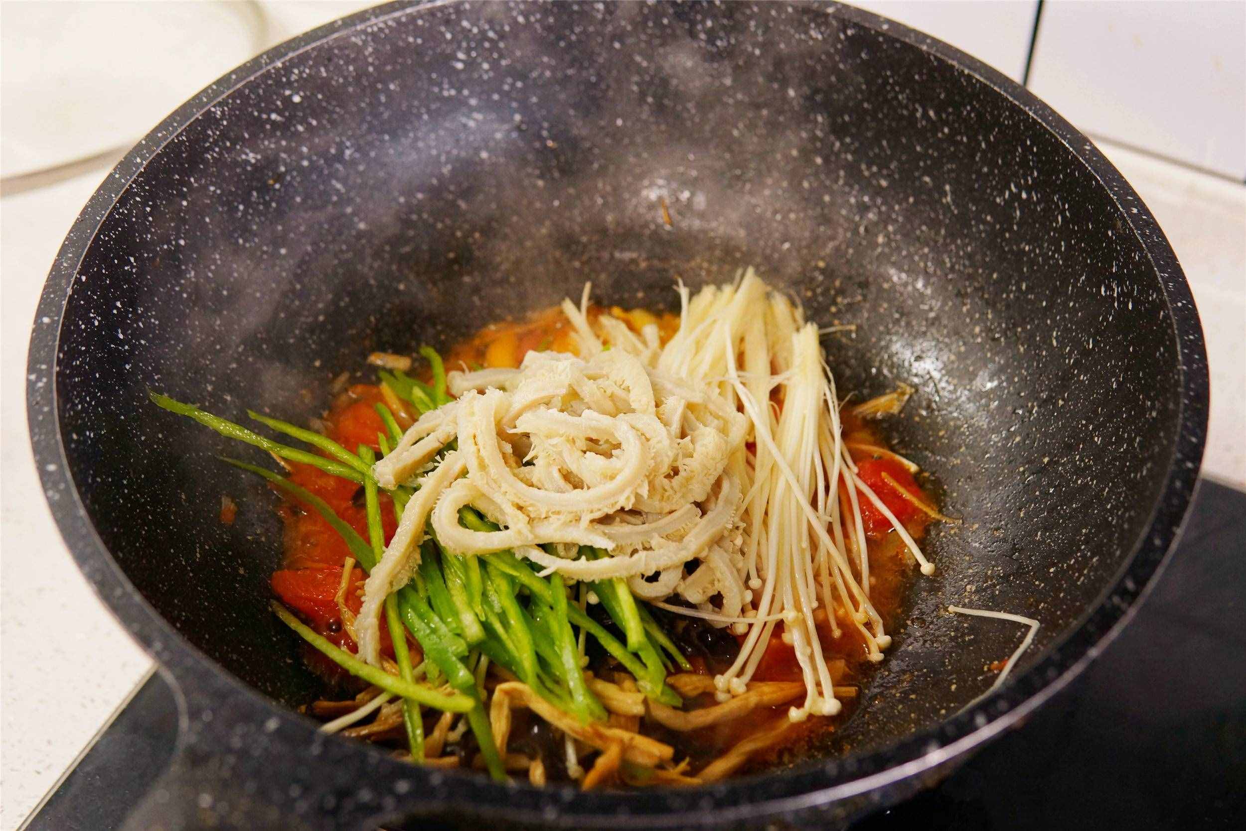 春節(jié)吃的油膩，教你做“酸辣肚絲湯”，酸辣開(kāi)胃，喝一次就忘不了