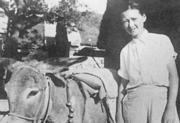 林徽因帶6歲女兒騎驢照曝光，一瞥一笑盡顯高貴，嫁給愛(ài)情的樣子