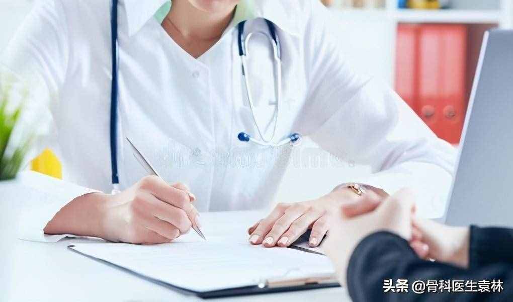 膝蓋經(jīng)?？┼庖幌率窃趺椿厥耞走路膝蓋咯噔一下是怎么回事