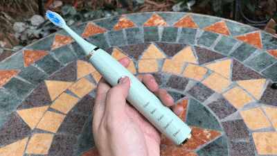 電動(dòng)牙刷的價(jià)格屠夫，29元三個(gè)刷頭，功能不輸幾百元的大牌牙刷