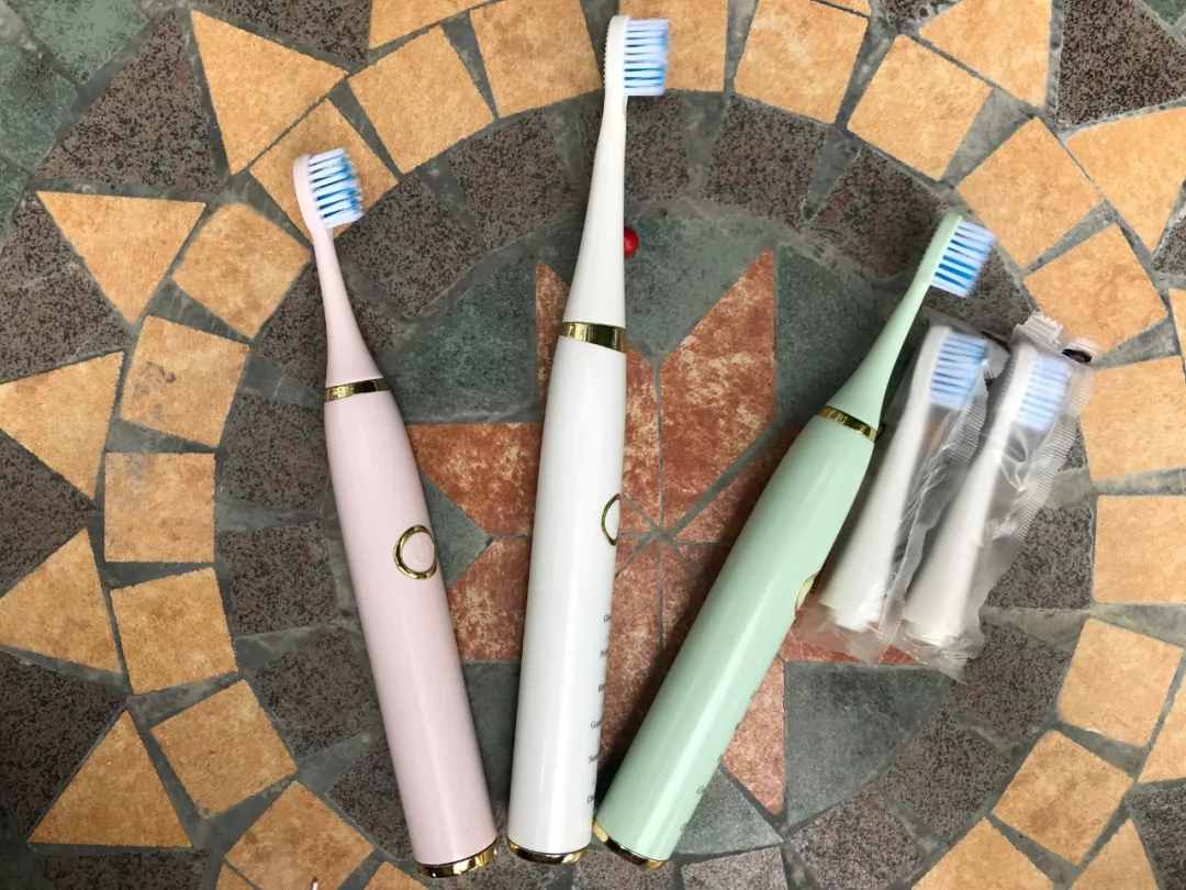 電動(dòng)牙刷的價(jià)格屠夫，29元三個(gè)刷頭，功能不輸幾百元的大牌牙刷