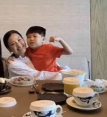 基因太強(qiáng)大，鄭中基兒女和父親如復(fù)制粘貼，浪子回頭也是為他們？