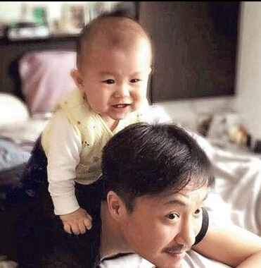 基因太強(qiáng)大，鄭中基兒女和父親如復(fù)制粘貼，浪子回頭也是為他們？