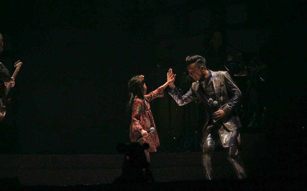 基因太強(qiáng)大，鄭中基兒女和父親如復(fù)制粘貼，浪子回頭也是為他們？