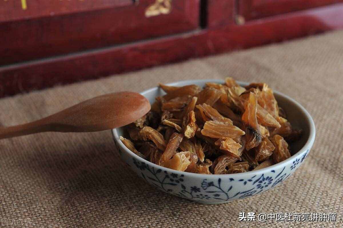 中醫(yī)分享中藥天冬，滋陰潤(rùn)燥、清肺降火，常用于肺癌咳血