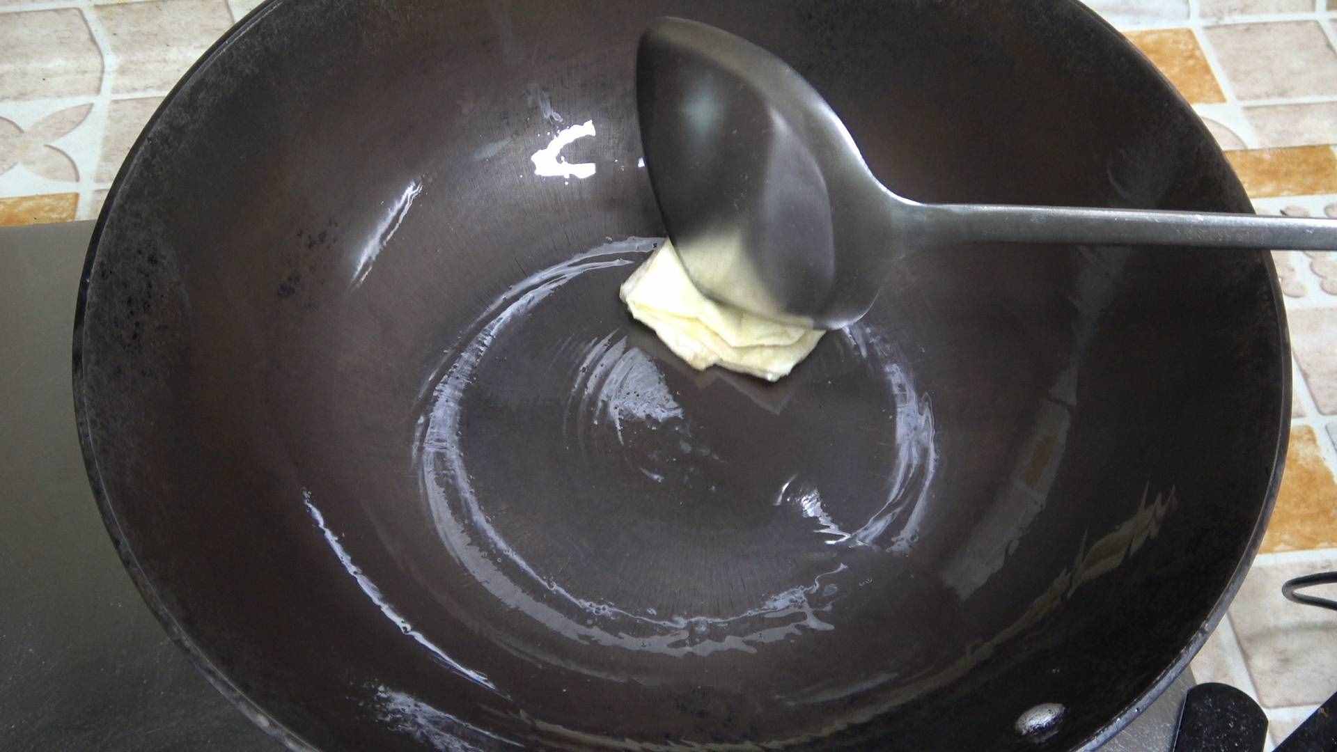 鐵鍋生銹了不要扔，大廚教你一招，輕松去銹，還不粘鍋，簡(jiǎn)單實(shí)用