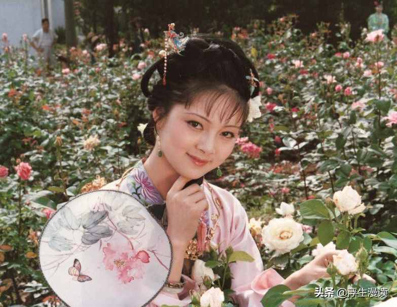 留連戲蝶，自在嬌鶯，寶釵和鶯兒這對主仆，代表著溫暖美麗的春天