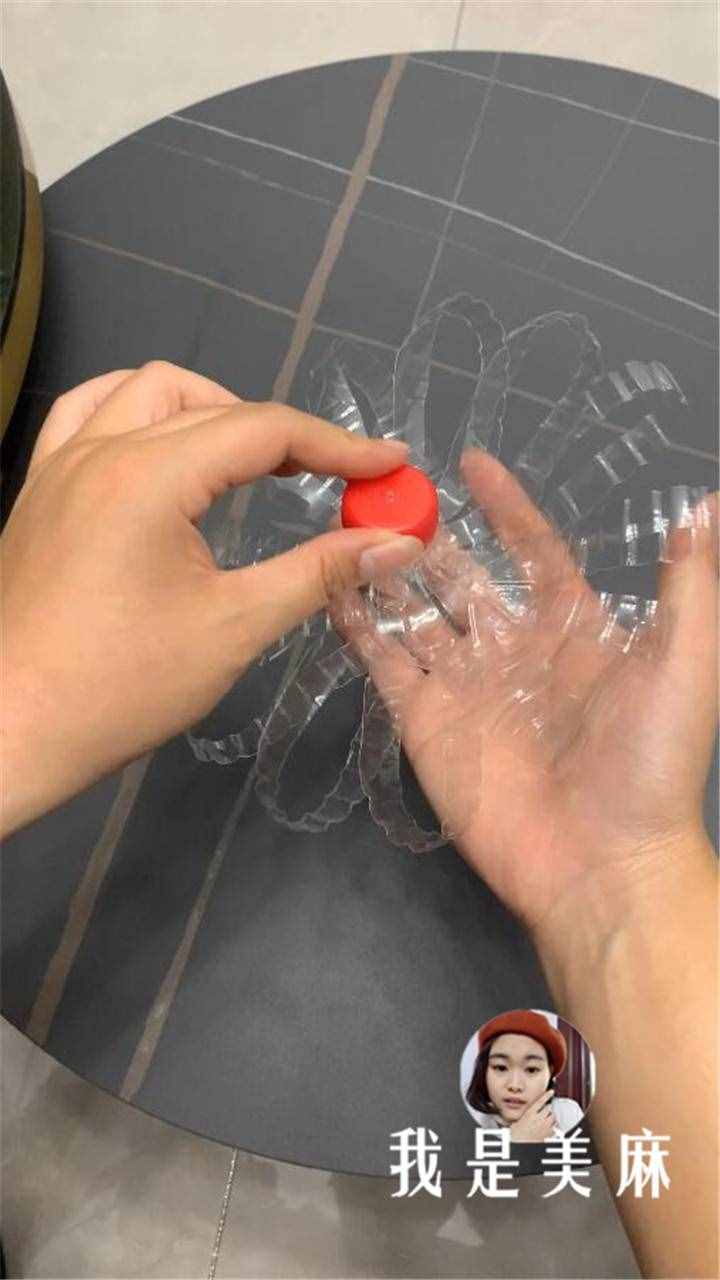 一分鐘教你做一個好看的手工燈籠，制作過程非常簡單，先收藏了