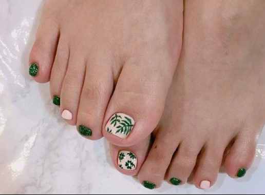 腳涂什么顏色指甲油好看？8款小清新腳部美甲隨你選！