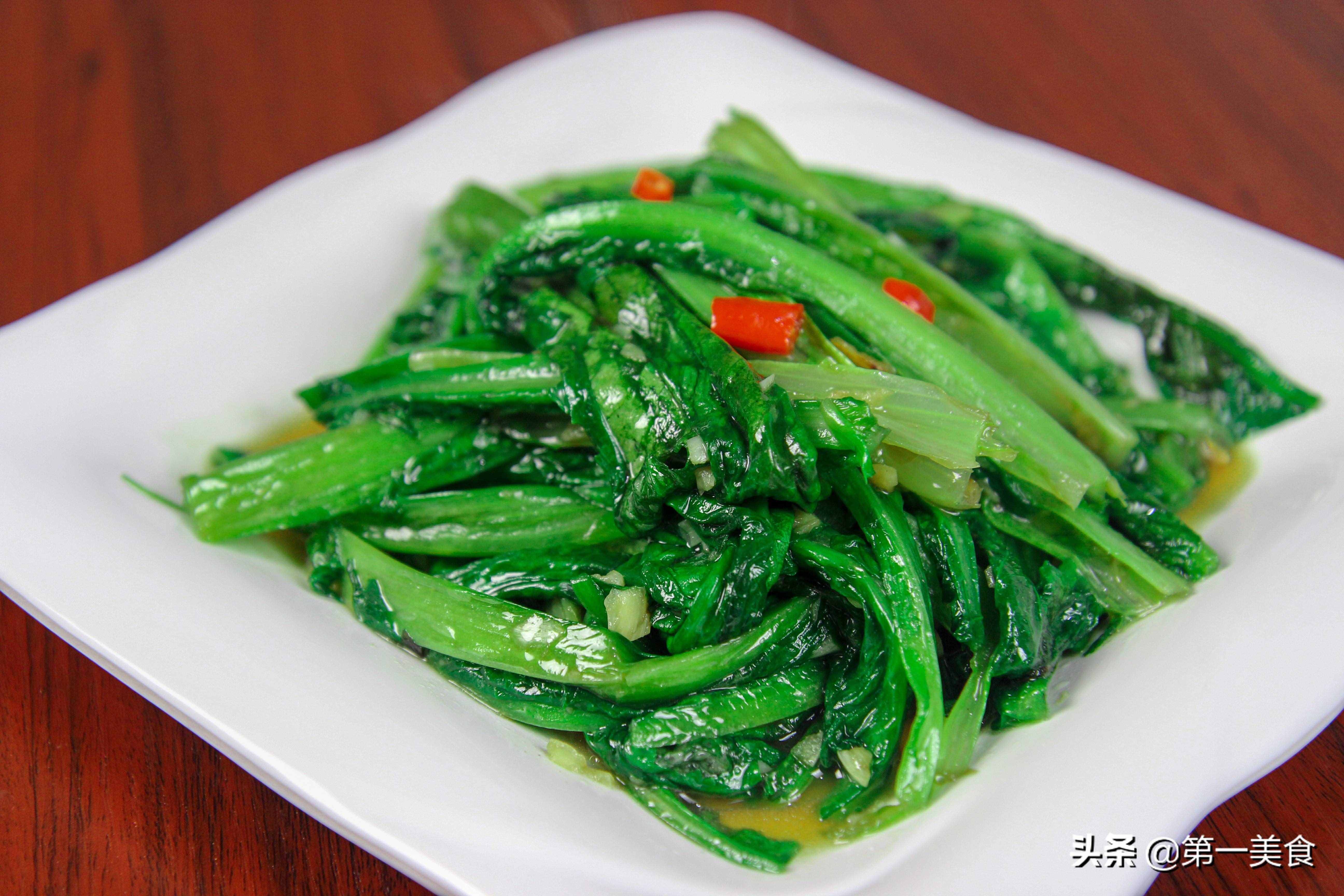 飯店里的青菜真好吃，看大廚怎么炒油麥菜，愛(ài)吃油麥菜的請(qǐng)收藏了