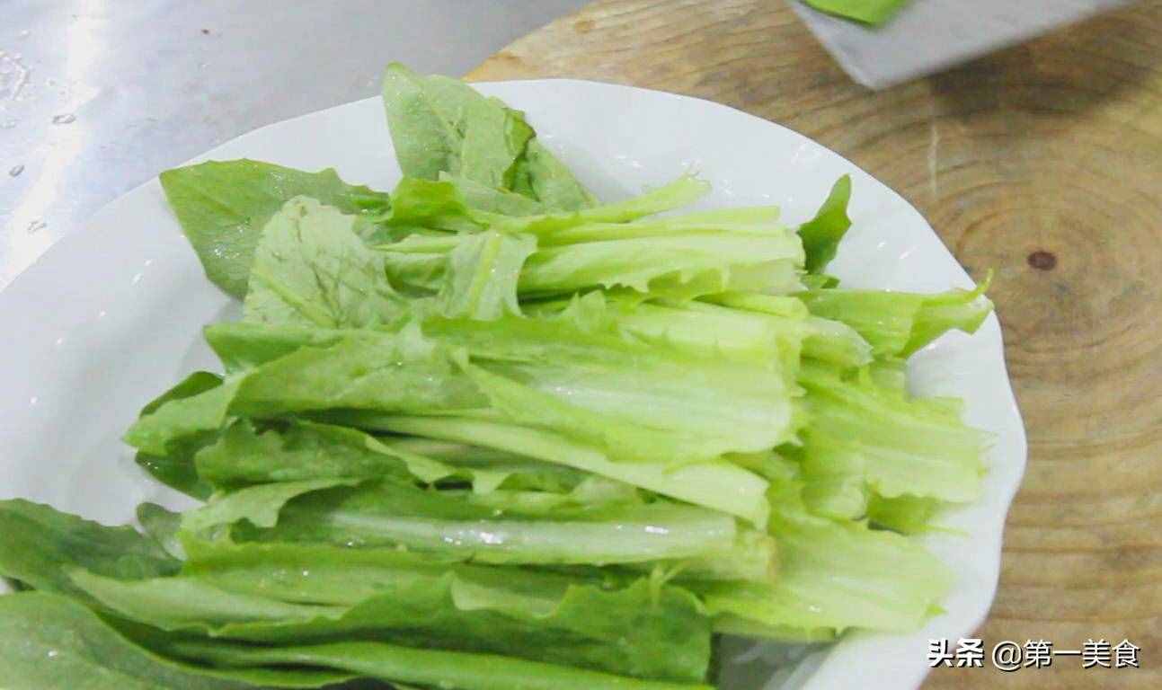 飯店里的青菜真好吃，看大廚怎么炒油麥菜，愛(ài)吃油麥菜的請(qǐng)收藏了