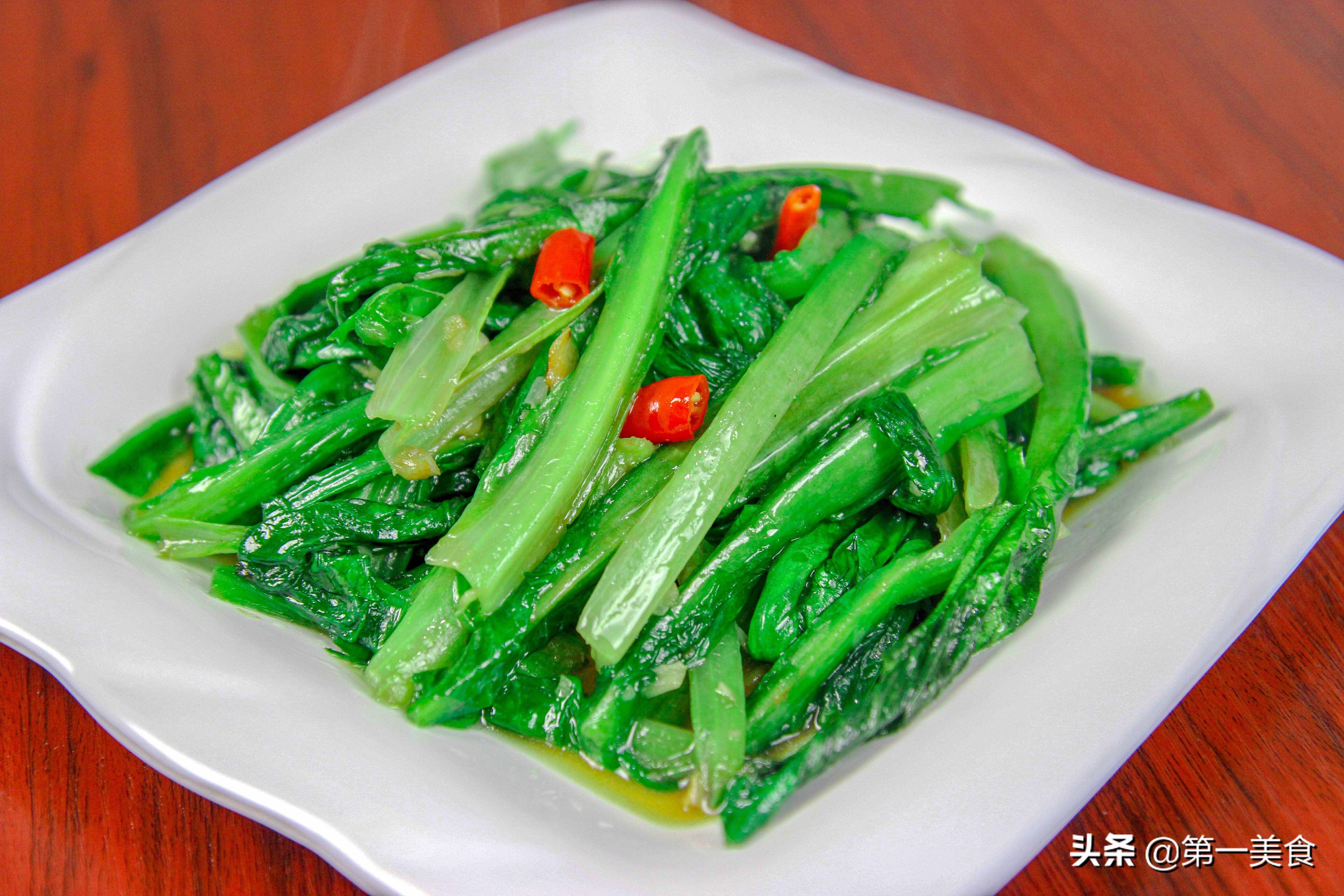 飯店里的青菜真好吃，看大廚怎么炒油麥菜，愛(ài)吃油麥菜的請(qǐng)收藏了