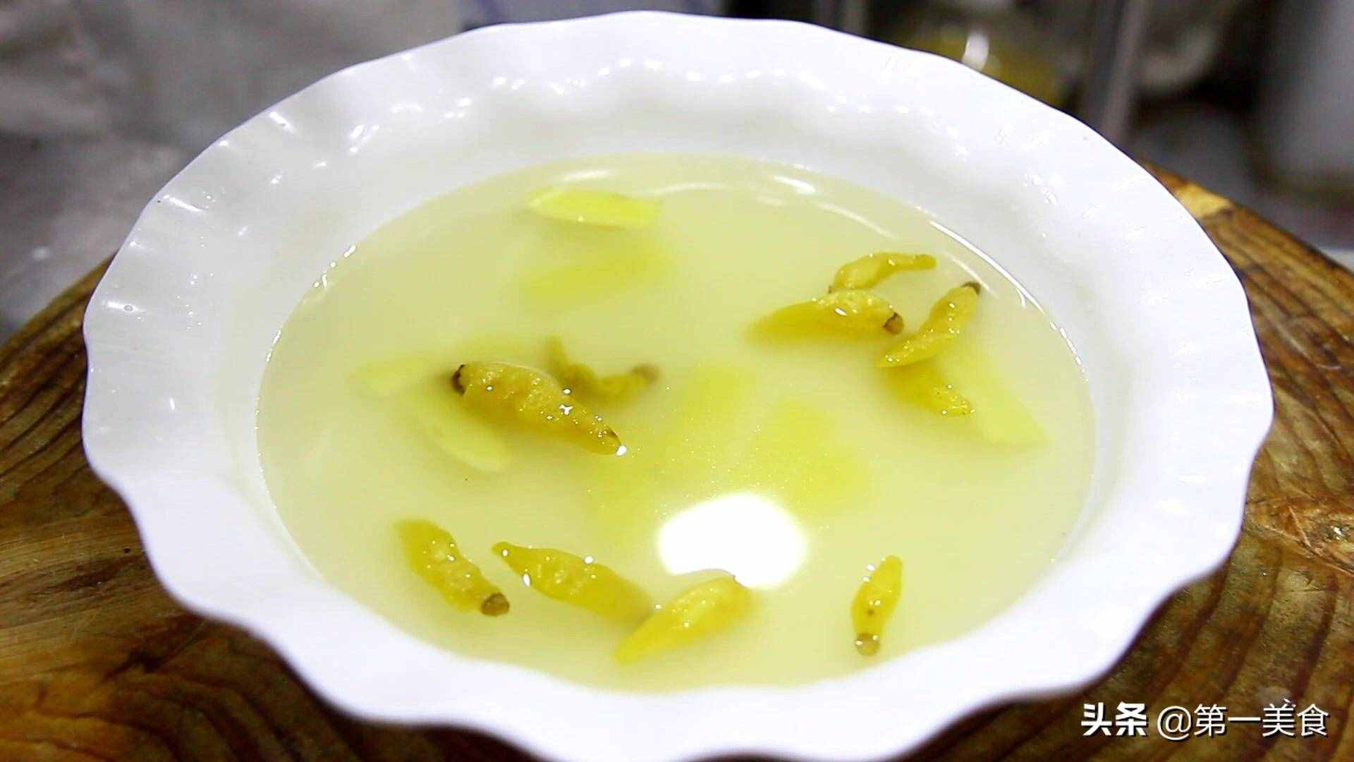泡椒雞爪快速簡(jiǎn)單的做法，泡出來(lái)的雞爪辣脆爽口，越吃越想吃