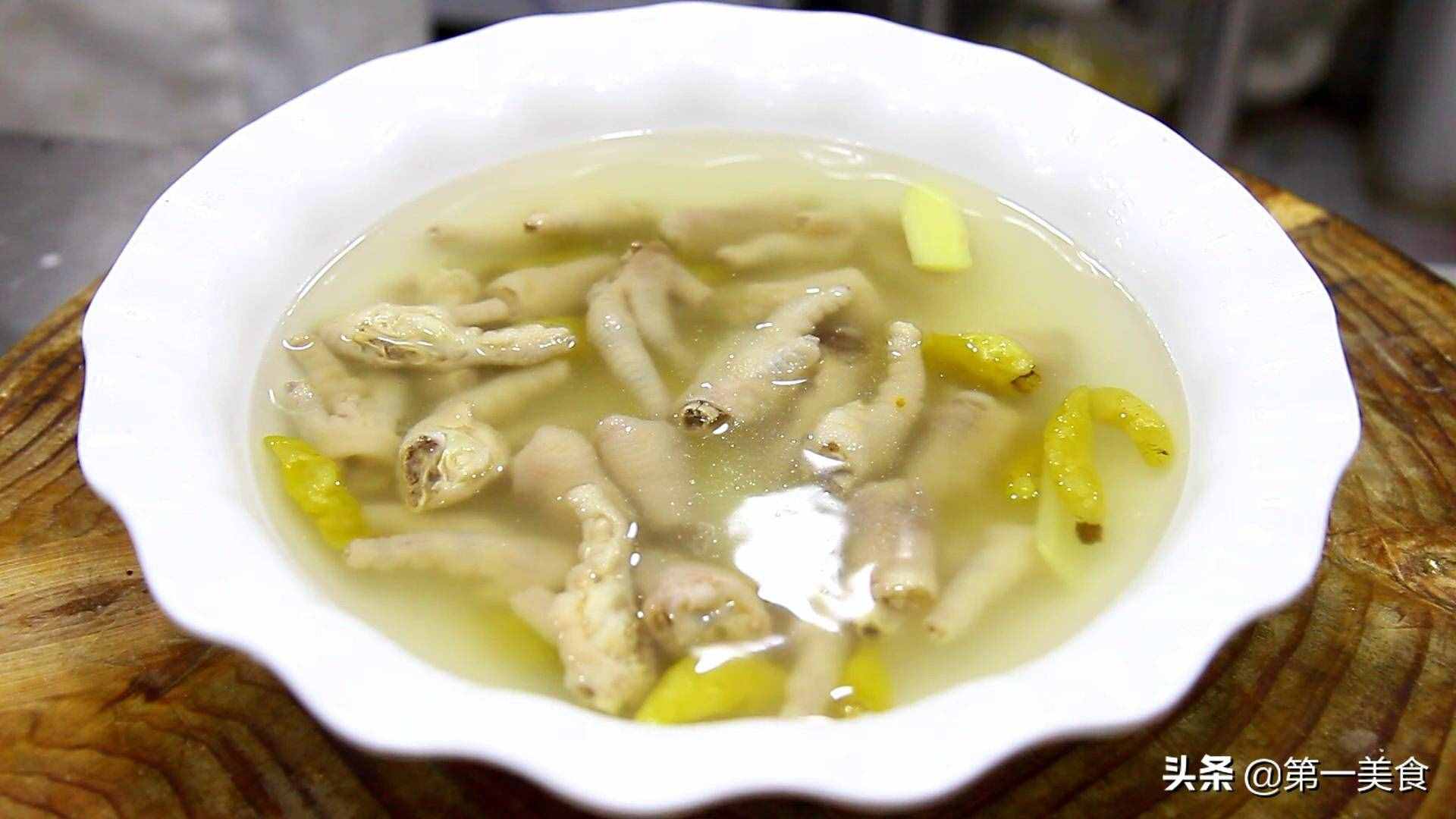 泡椒雞爪快速簡(jiǎn)單的做法，泡出來(lái)的雞爪辣脆爽口，越吃越想吃