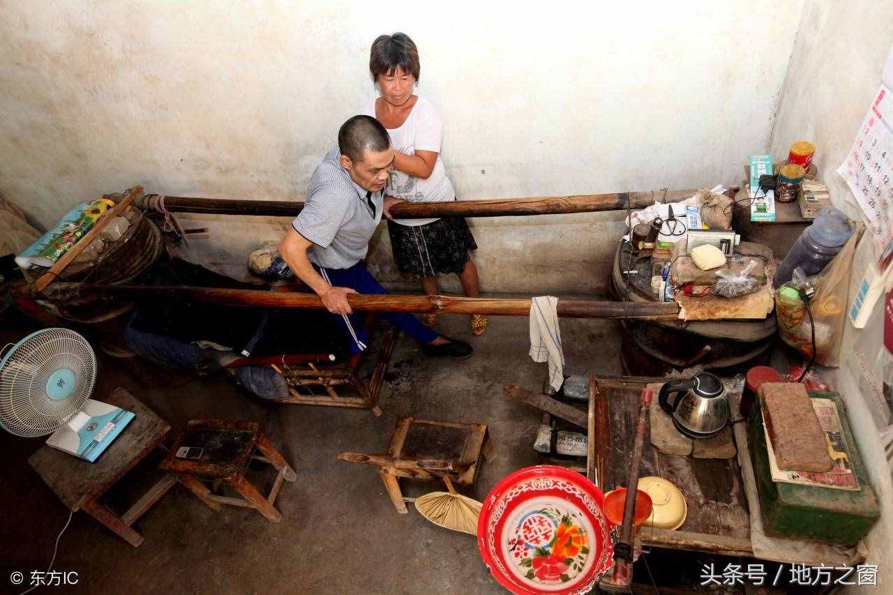 中國好妹妹！哥哥遭遇車禍癱瘓在床，妹妹29年來無微不至照顧哥哥