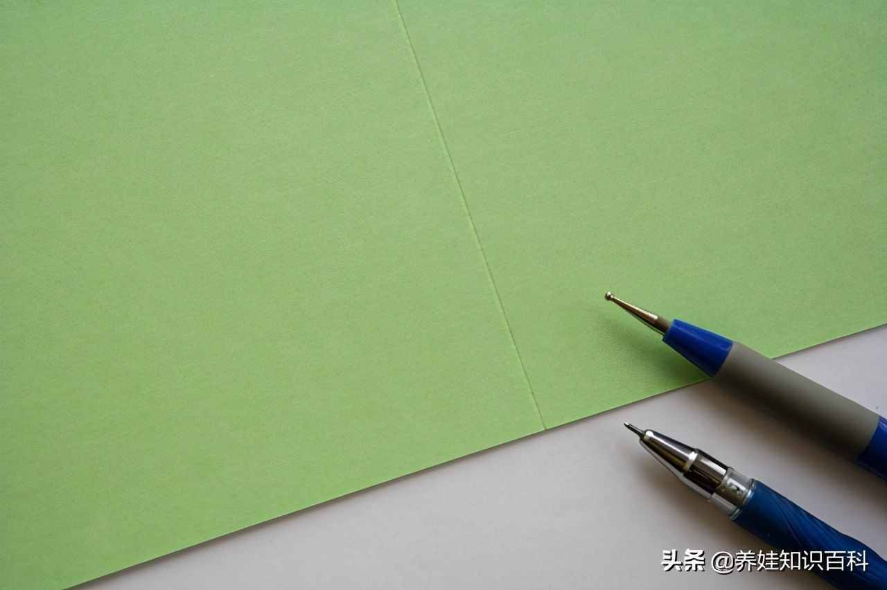 圖解手工賀卡的制作方法，學(xué)會之后送給小伙伴，很有紀(jì)念意義哦