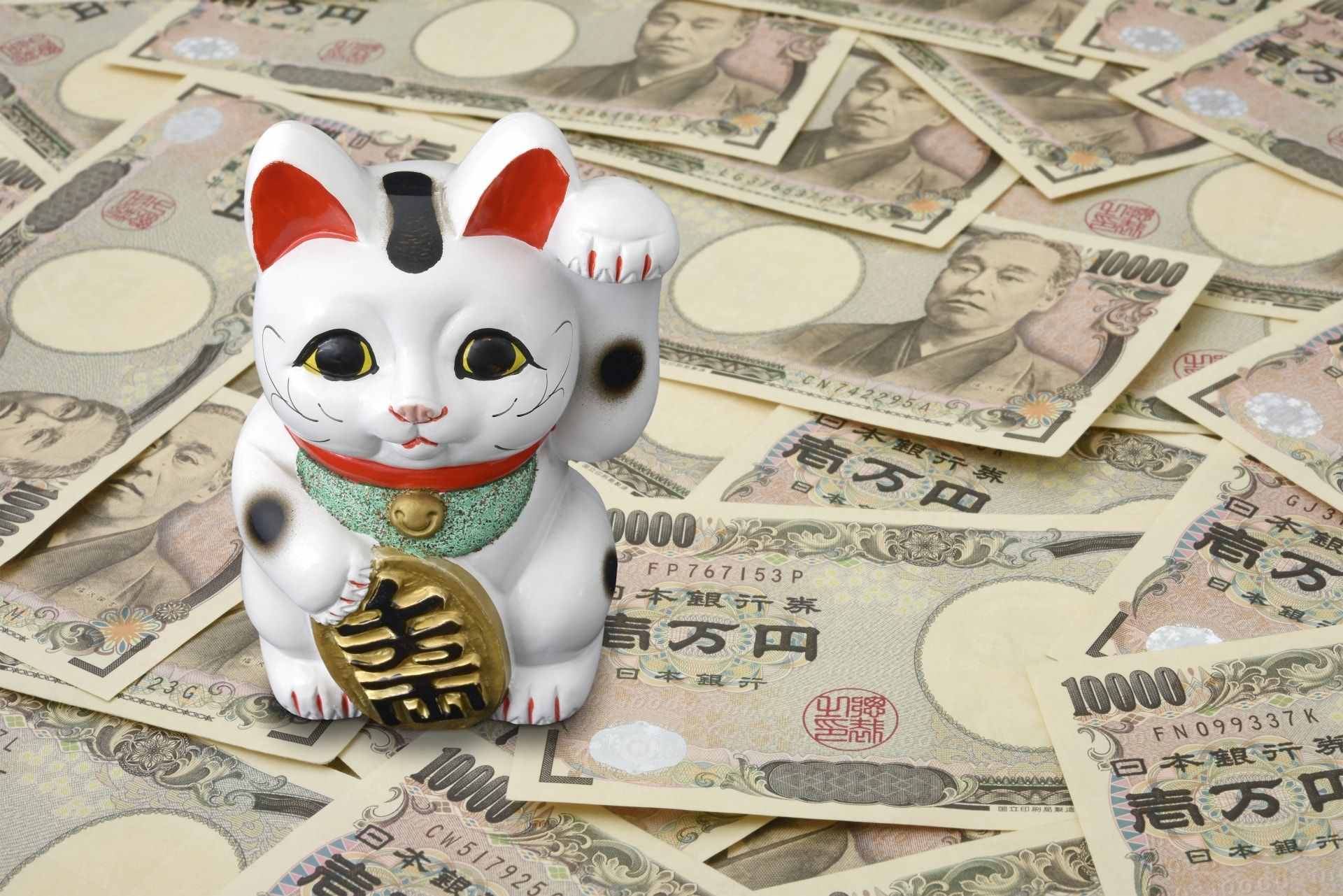 招財(cái)貓是怎么來(lái)的？為什么有的舉左手，有的舉右手？